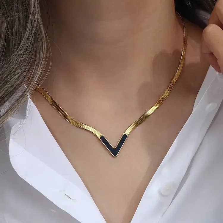 Dainty V Shape Snake Necklace - Black-3 taahirajewellery
