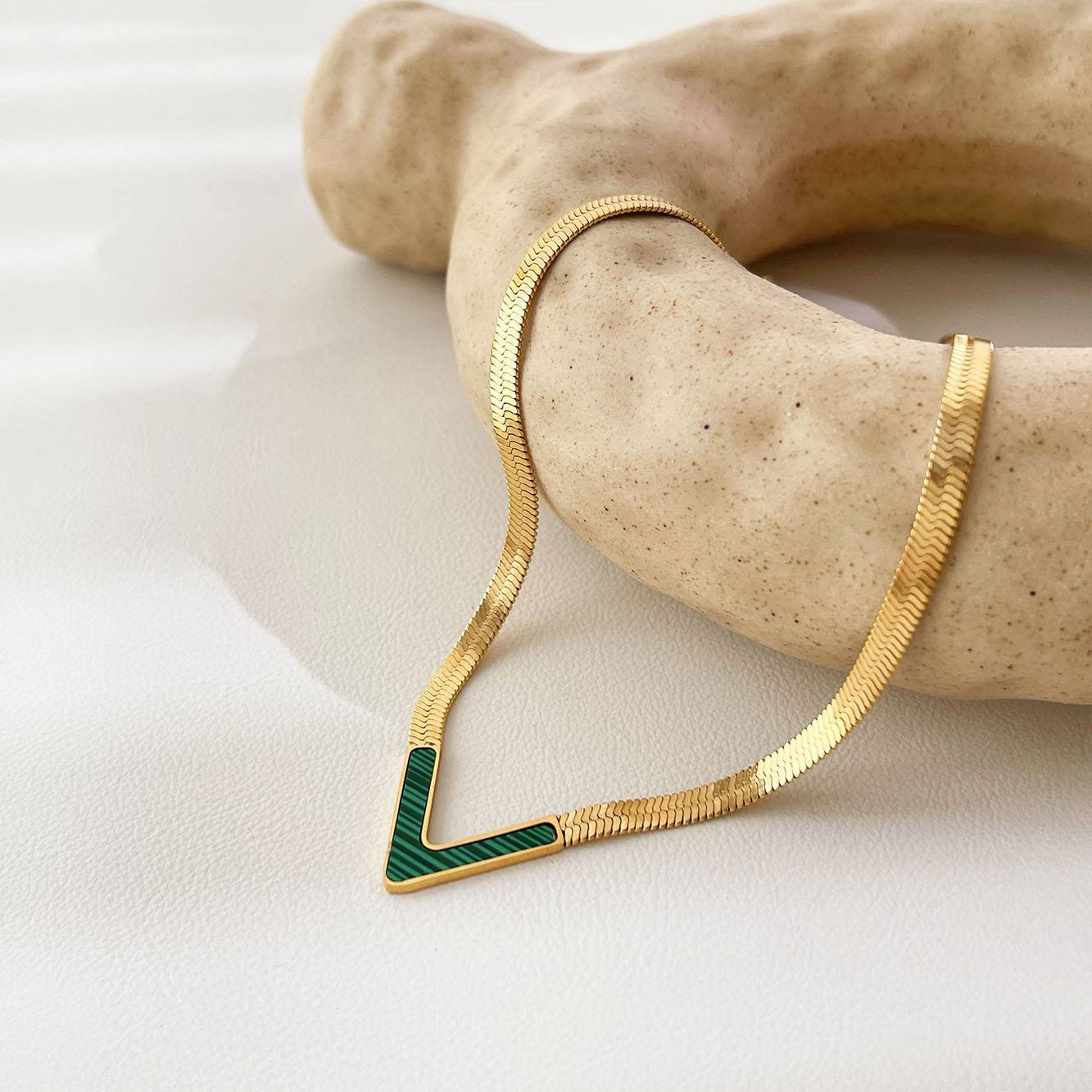 Dainty V Shape Snake Necklace - Green-4  taahirajewellery