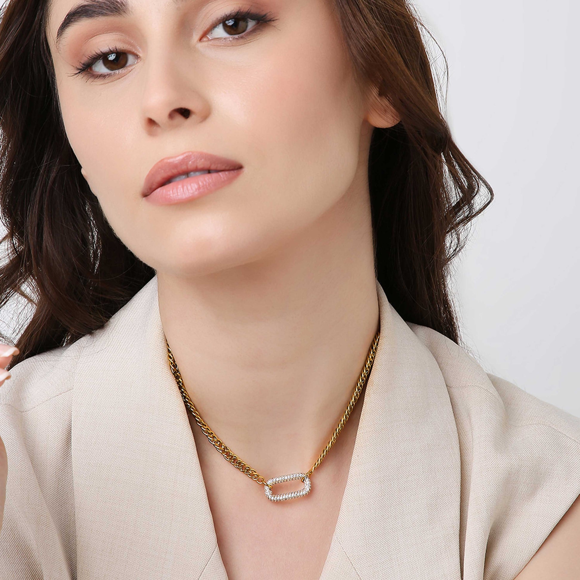 Oval shape studded Chain Necklace