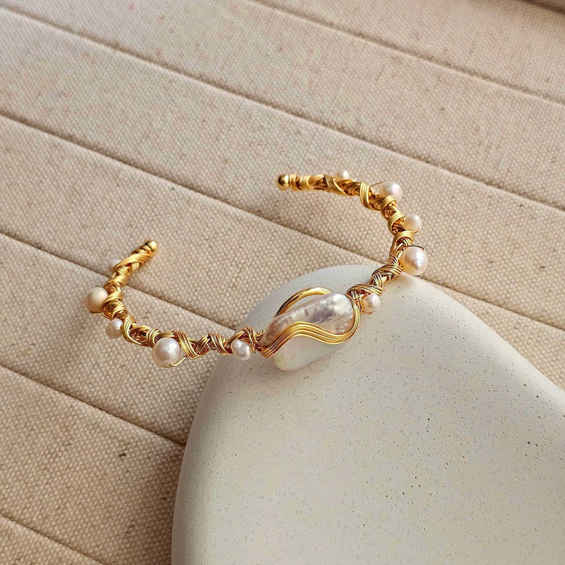 Fresh water baroque pearl bracelet-1  taahirajewellery