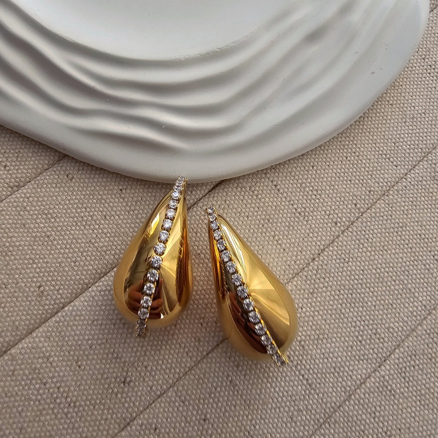 Luxury Zircon Water Drop Stud Earrings-3  taahirajewellery