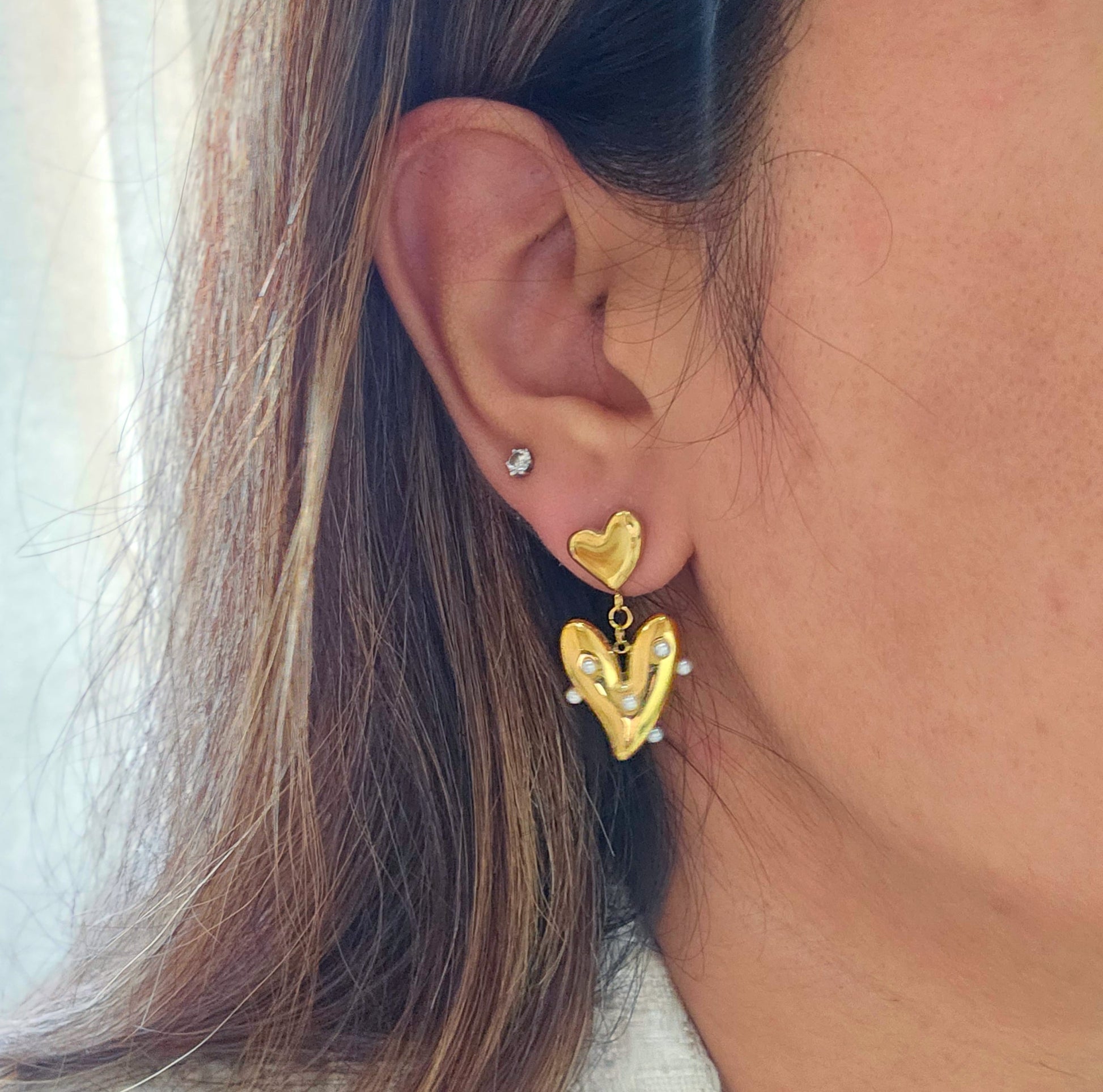 Selvie Pearl Heart Earrings-2  taahirajewellery