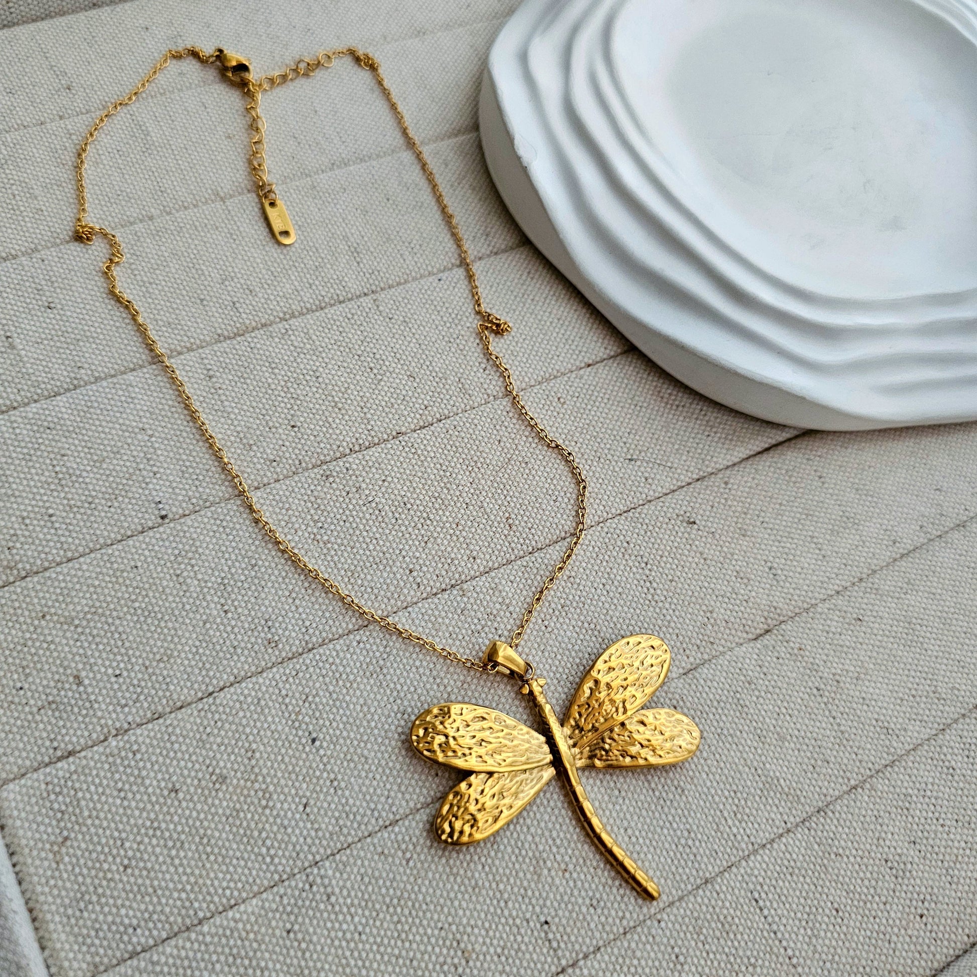Dragonfly Pandent Necklace-2  taahirajewellery
