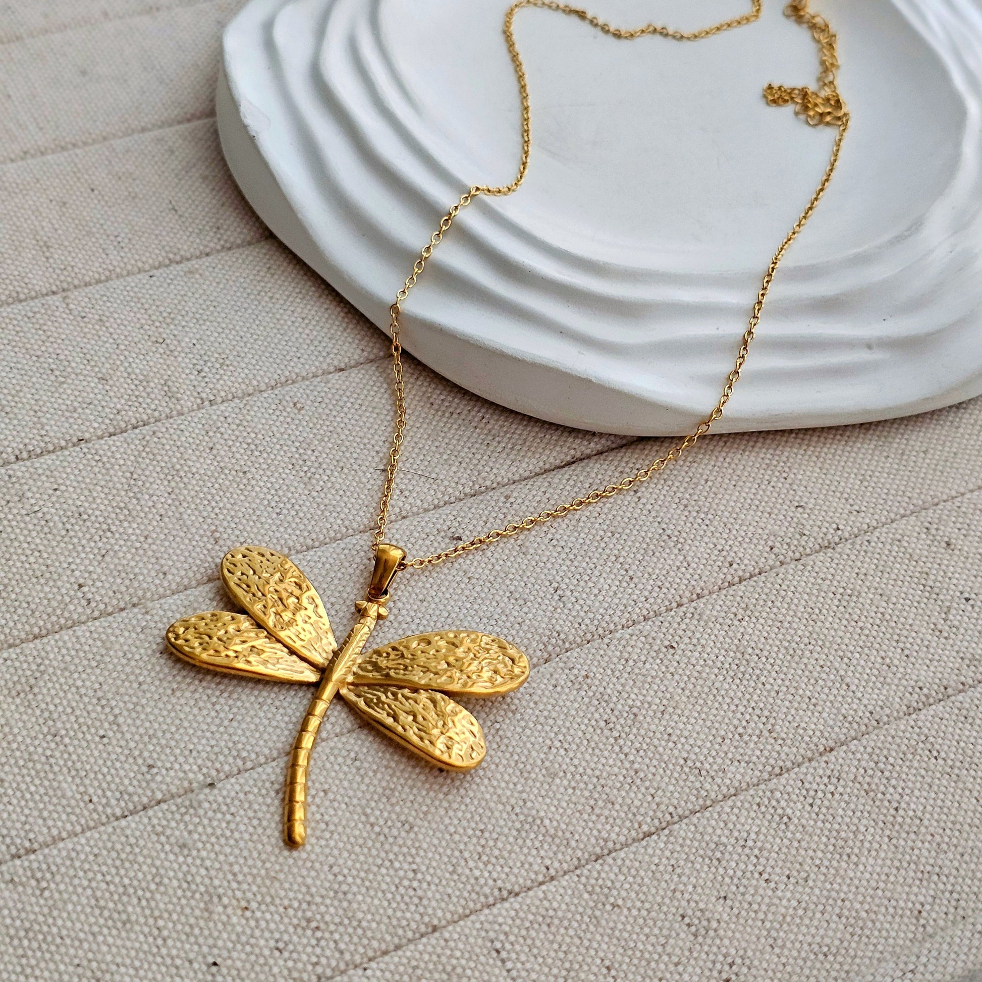 Dragonfly Pandent Necklace-1  taahirajewellery