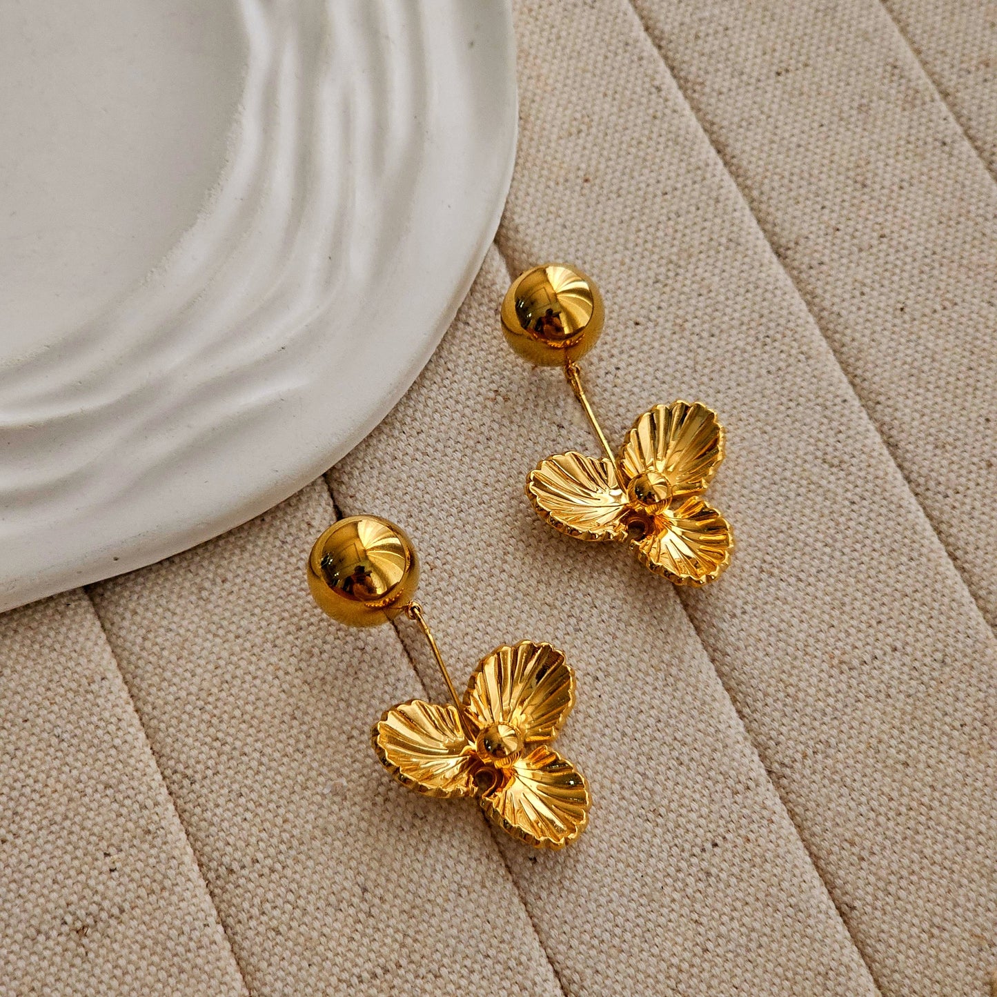 Oliver Gold Flower Earrings-2  taahirajewellery