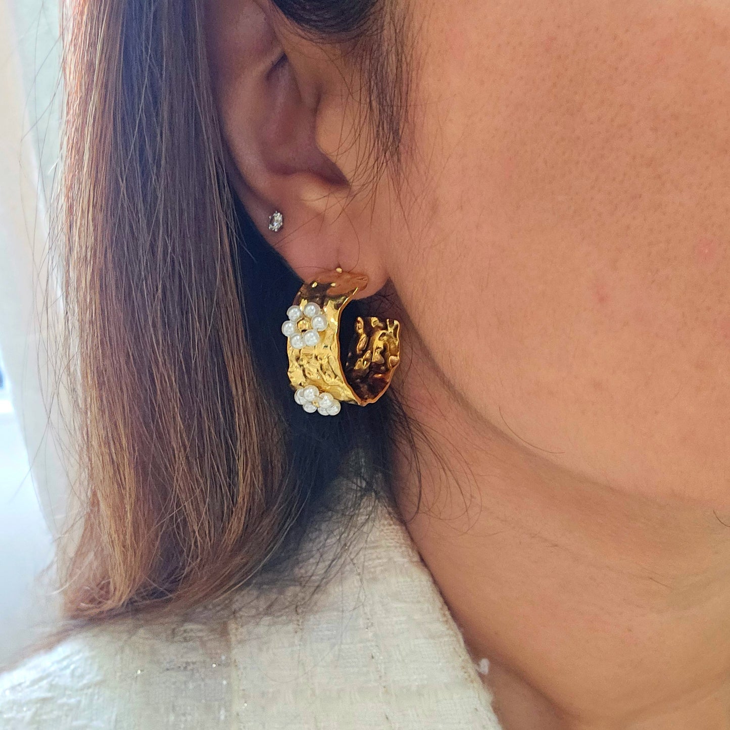 Teo Pearl Hoop Earrings-2  taahirajewellery
