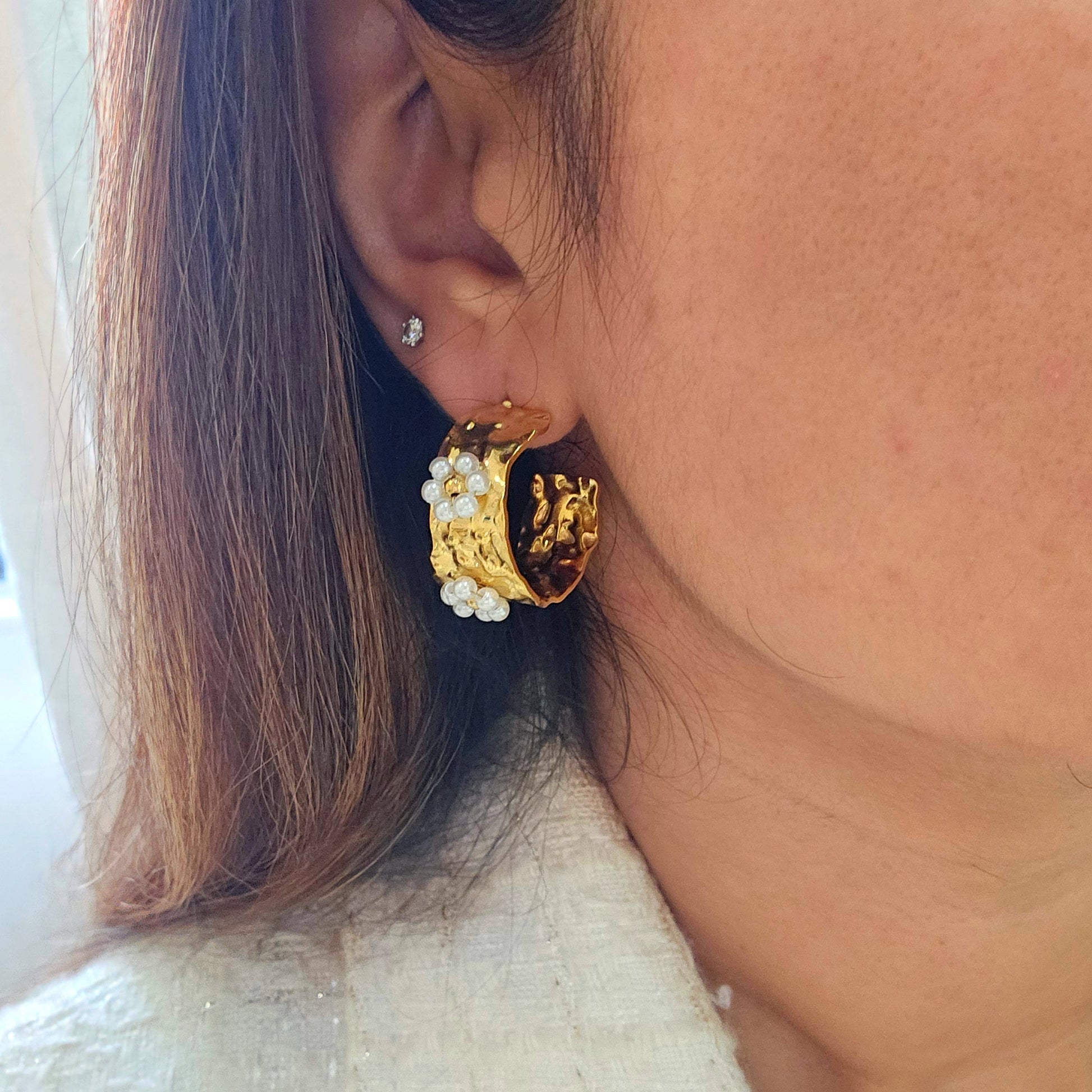Teo Pearl Hoop Earrings-2  taahirajewellery